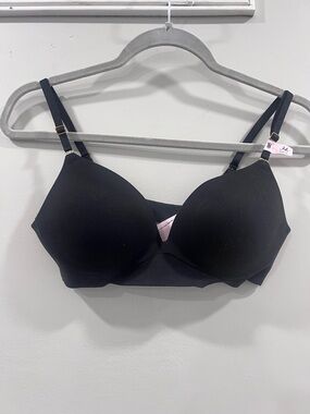 Victoria’s Secret Smooth Wireless Push-Up Plunge Bra Dream Angels 34C